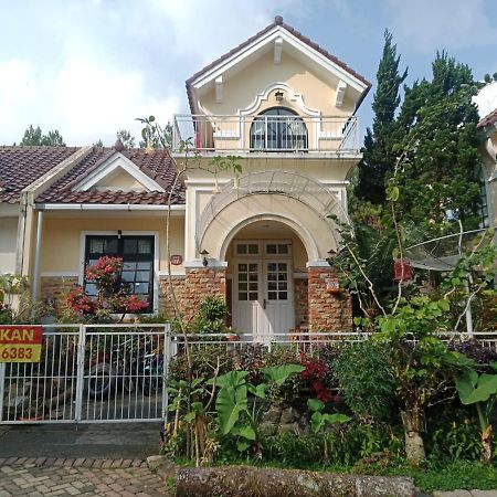 Villa Kota Bunga Cipanas 3 Kamar Baru Renovasi Full Wifi Cikundul Exterior photo