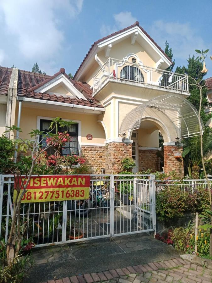 Villa Kota Bunga Cipanas 3 Kamar Baru Renovasi Full Wifi Cikundul Exterior photo